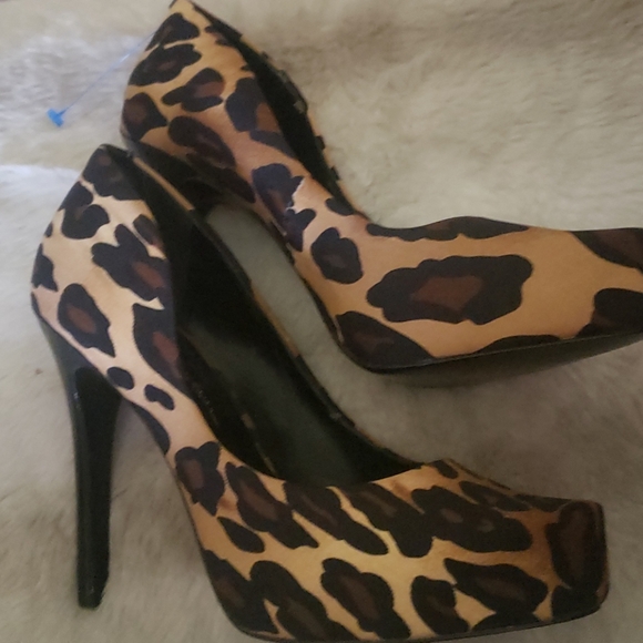 Shoes - Picture 2 of 3